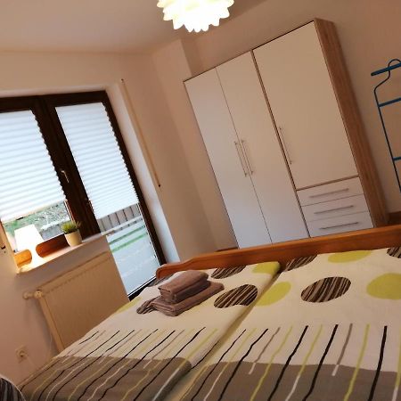 Ebenerdige Ferienwohnung Mit Grosser Terrasse In Der Naehe Des Waldes, Zum Wohlfuehlen Schoneck Exteriér fotografie
