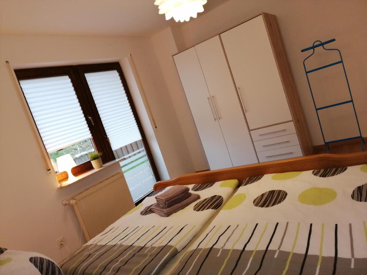Ebenerdige Ferienwohnung Mit Grosser Terrasse In Der Naehe Des Waldes, Zum Wohlfuehlen Schoneck Exteriér fotografie