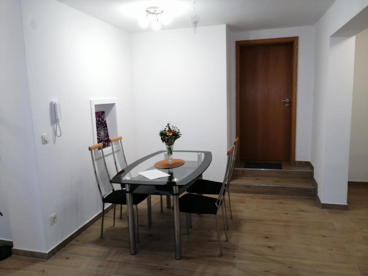Ebenerdige Ferienwohnung Mit Grosser Terrasse In Der Naehe Des Waldes, Zum Wohlfuehlen Schoneck Exteriér fotografie